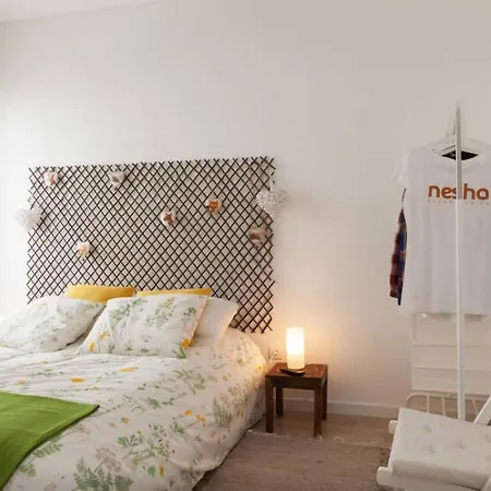 Nesha Flats Lejlighed